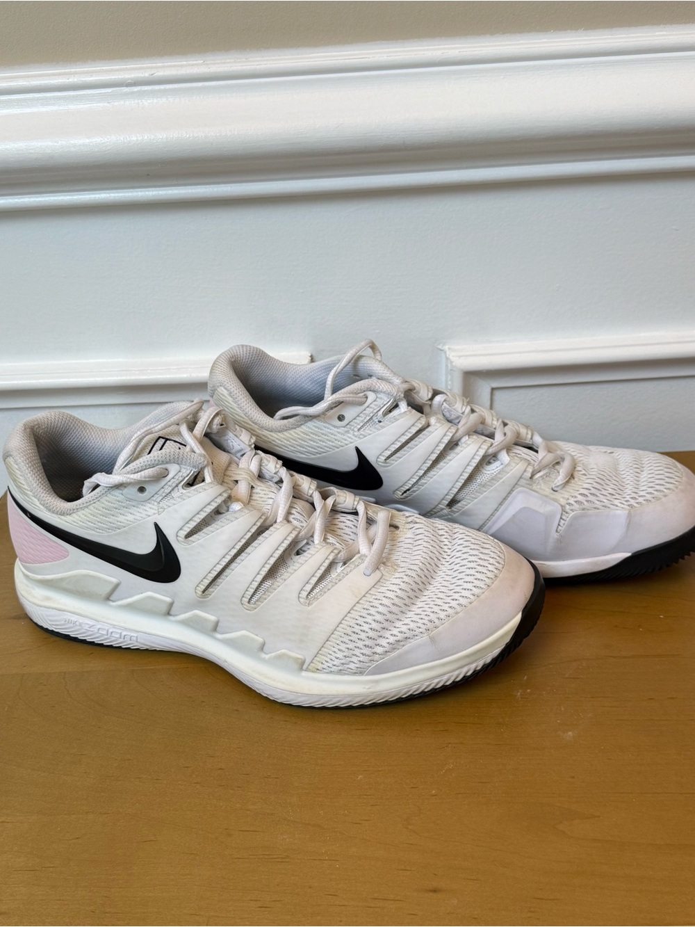 Nike Women’s White Athletic Tennis Shoes with Black Swoosh and Pink Heel Accent